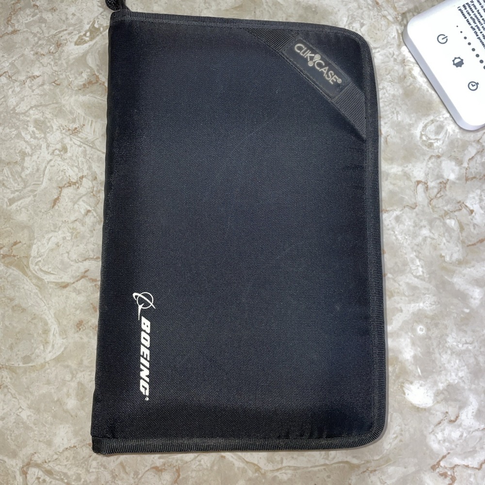 Boeing Clik!Case Padded Zipper hard disc CD storage 24